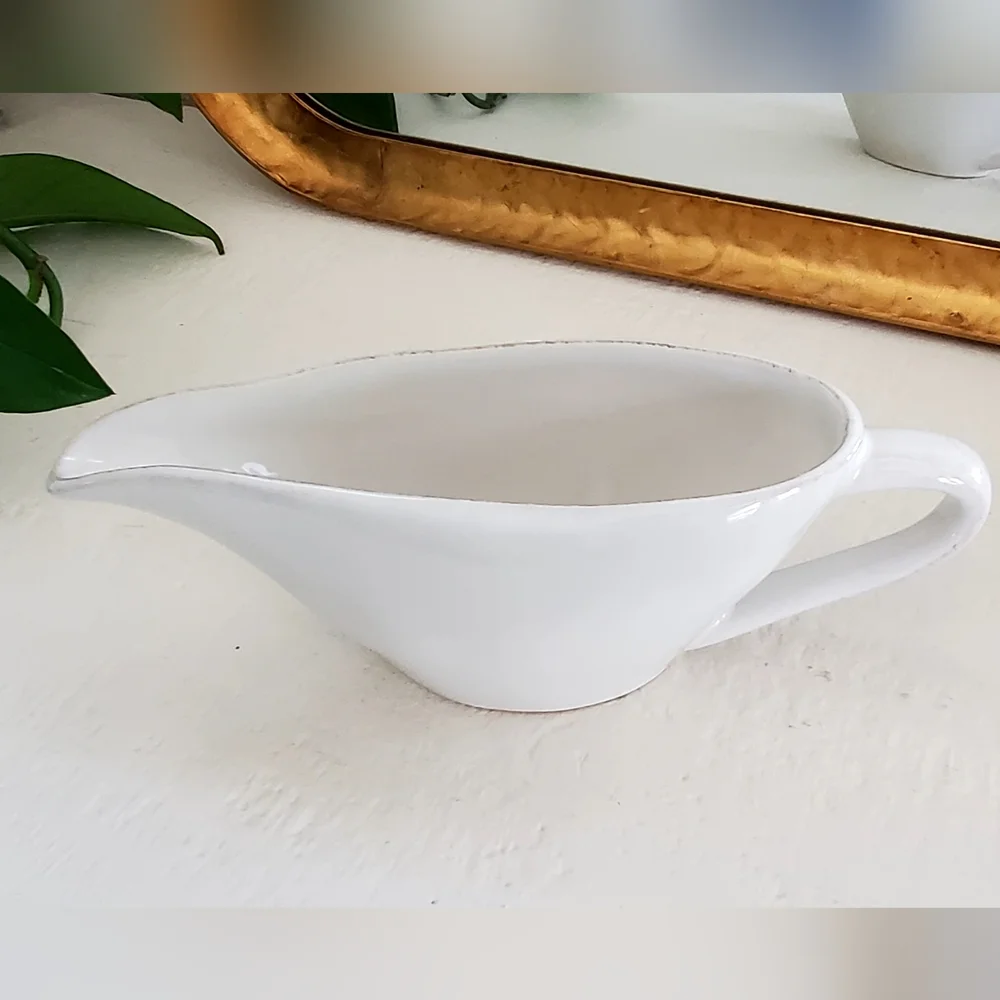 Crate&Barrel Marin White Gravy Sauce Boat, Burgundy Shaded Edges, Ceramic, EUC